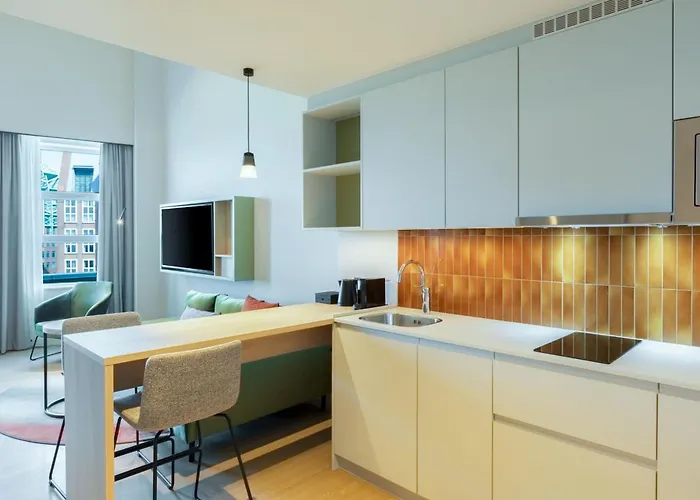 By Marriott Отель Гаага