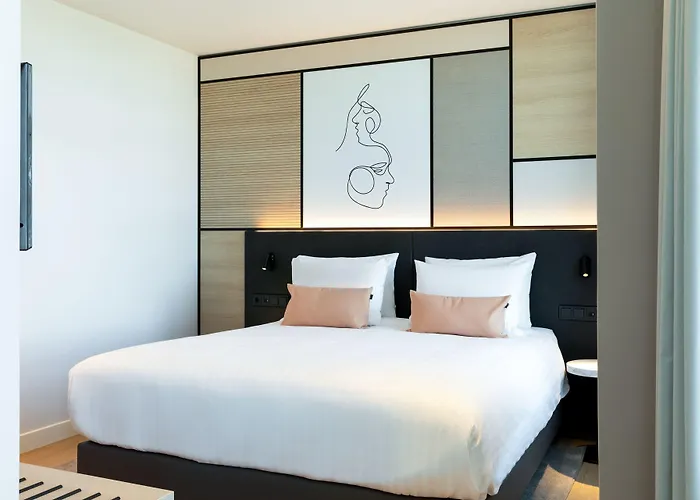 Ξενοδοχείο By Marriott 4*